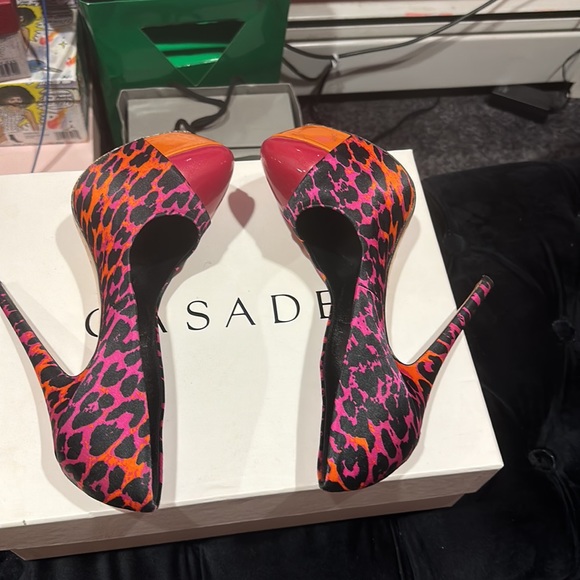 Beautiful Casadei Leopard Print Pumps - Picture 6 of 9